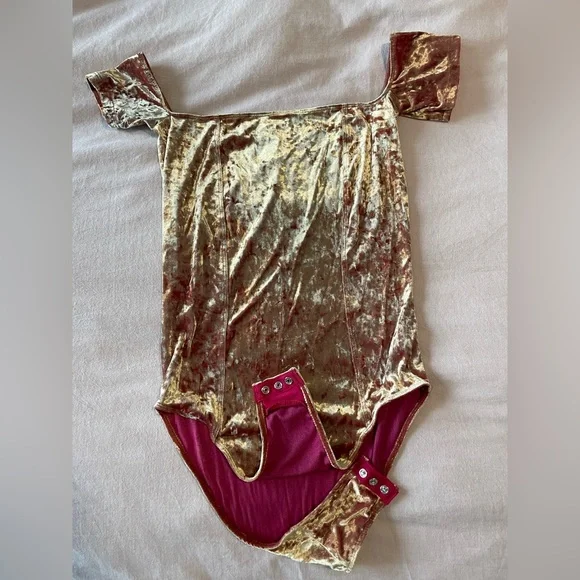 Velvet off the shoulder bodysuit - Picture 1 of 2